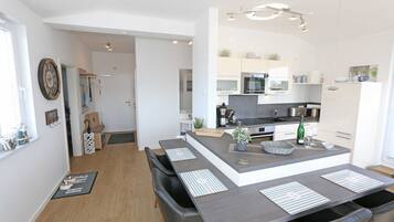 Kühlschrank, Mikrowelle, Ofen, Geschirrspüler