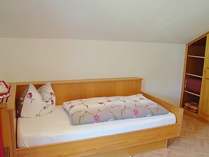 1 chambre, lit parapluie, Wi-Fi, draps fournis