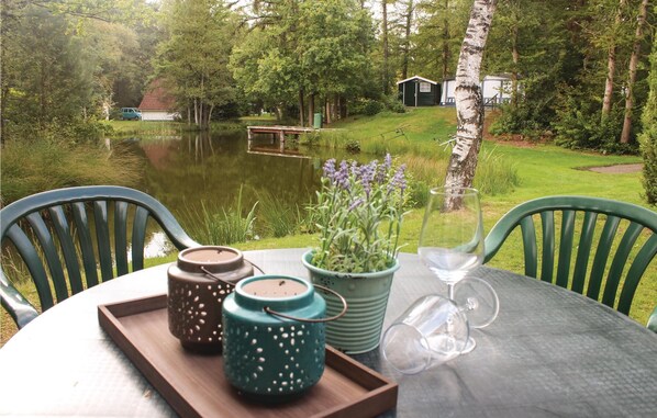 A table with a tray, two ceramic containers, a potted plant, and a wine glass. - Cozy home in Vledder with WiFi (Vledder)