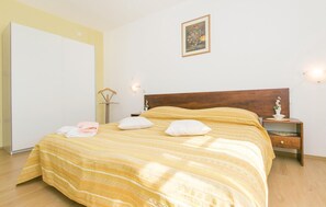 3 bedrooms, free WiFi, bed sheets