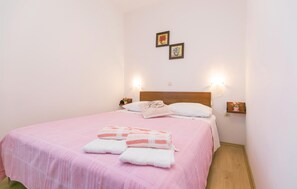 2 bedrooms, free WiFi, bed sheets