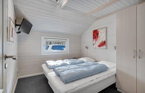 3 bedrooms, travel crib, free WiFi