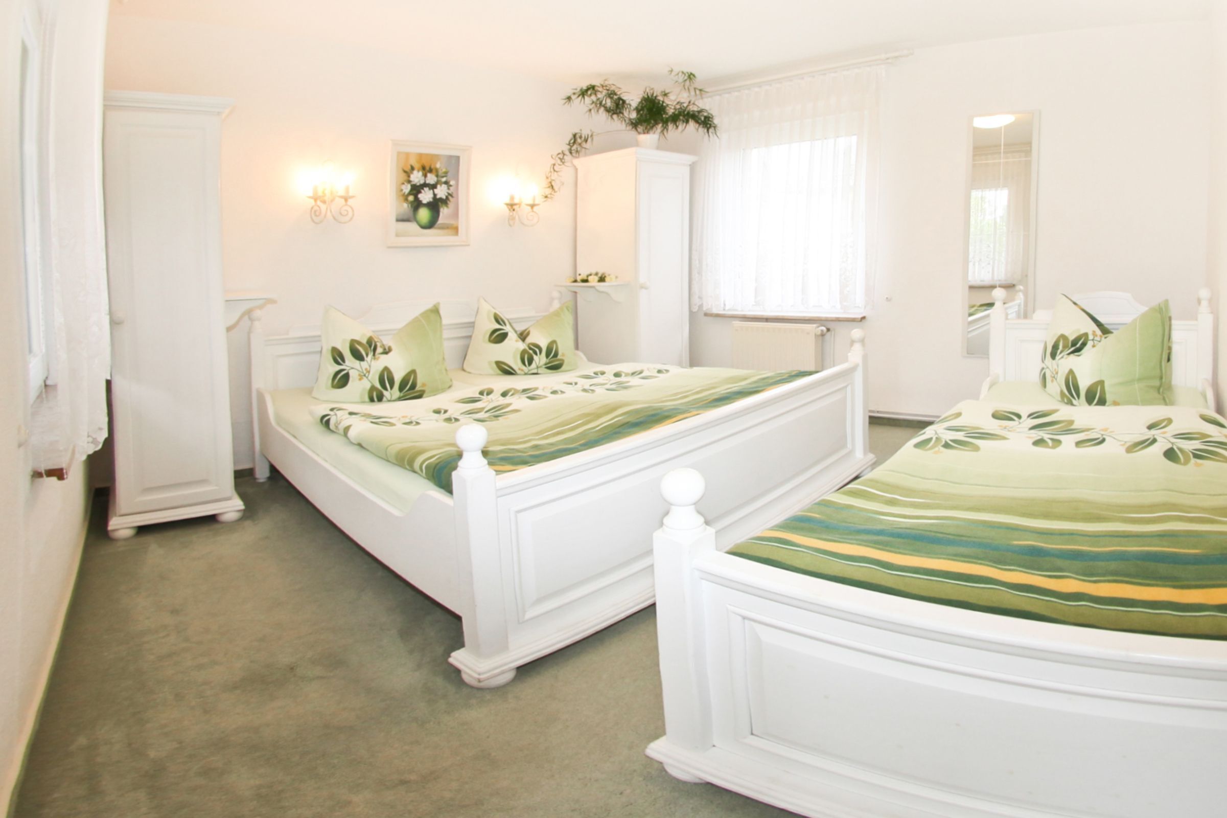 1 bedroom, bed sheets