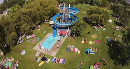Holiday home for 8 people with barbecue and garden