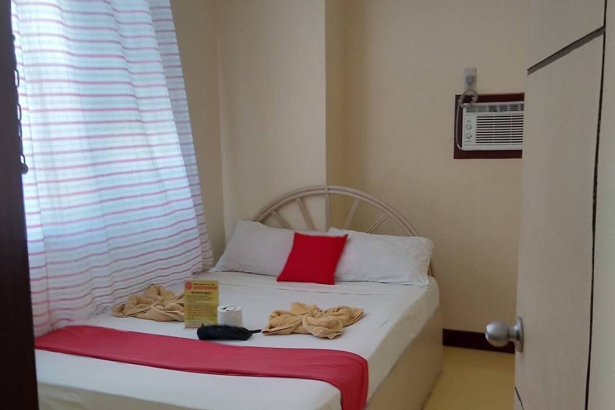 Free WiFi, bed sheets