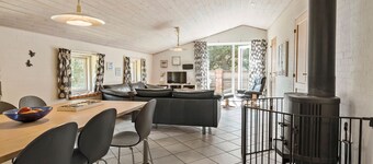 Amazing home in Ulfborg with WiFi
