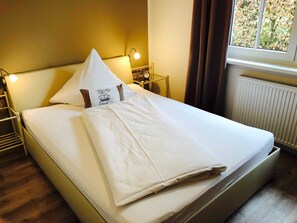 Unclassified image, 4 of 9, button