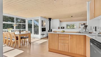 Réfrigérateur, plaque de cuisson, lave-vaisselle, cafetiÚre/bouilloire