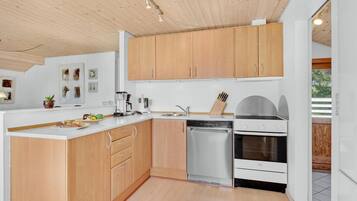 Kühlschrank, Herdplatte, Geschirrspüler