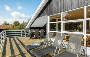 Outdoor dining - Gorgeous home in Hejls with WiFi (Hejls)
