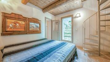 1 bedroom, bed sheets