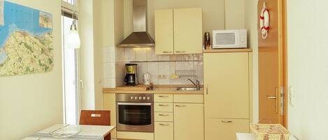 Frigorifero, microonde, forno, macchina per tè/caffè