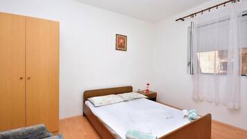 1 bedroom, free WiFi, bed sheets