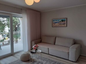 TV - Holiday apartment just 250 m to the Adriatic (Malinska)