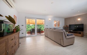 TV, fireplace, DVD player - 3 bedroom amazing home in Labin (Labin)