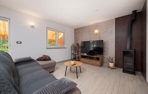 TV, fireplace, DVD player - 3 bedroom amazing home in Labin (Labin)