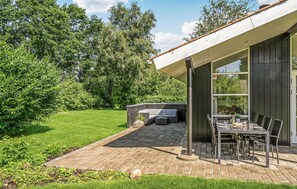 Outdoor dining - Beautiful home in Hejls with WiFi (Hejls)