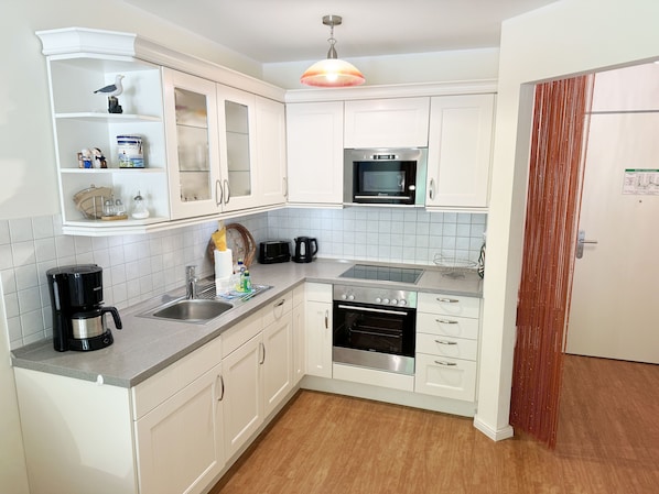 Køleskab, mikrobølgeovn, ovn, opvaskemaskine