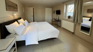 2 soverom, skrivebord, reiseseng for barn og wi-fi