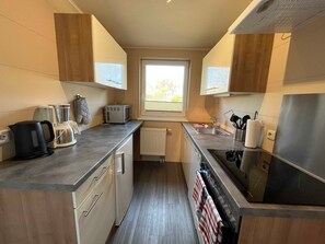 Fridge, microwave, oven, dishwasher - Findling - Kunsthof Salsitz (Lohme auf Rügen)