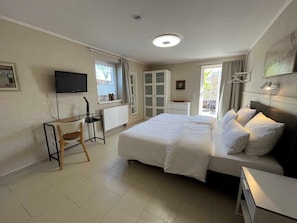 2 Schlafzimmer, Schreibtisch, Reisekinderbett, WLAN