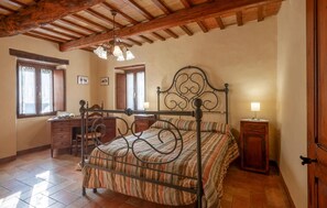 2 bedrooms, iron/ironing board, travel cot, free WiFi - Cozy home in Mercatello S.M. PU (Mercatello S.M. PU)