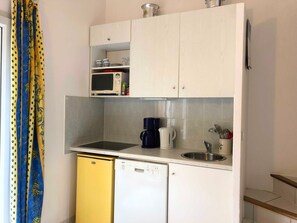 Fridge, microwave, dishwasher