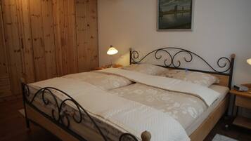 1 bedroom, in-room safe, travel crib, WiFi