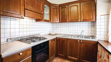 Frigorifero, piano cottura, macchina per tè/caffè