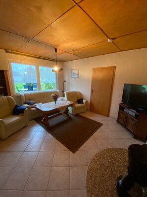 TV - Holiday home No. 4 - Rügen-Fewo 102 (Sagard)