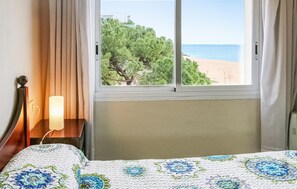 2 bedrooms, free WiFi, bed sheets - Awesome apartment in Santa Susanna (Santa Susanna)