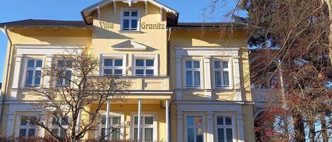 المنشأة من الخارج