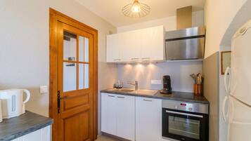 Réfrigérateur, four, plaque de cuisson, lave-vaisselle