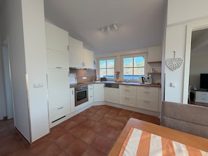 Refrigerador, microondas, horno y lavavajillas 