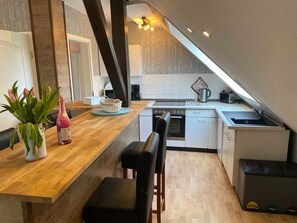 Refrigerador, microondas, horno y lavavajillas 