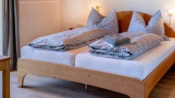 2 bedrooms, bed sheets