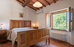 5 bedrooms, travel crib, free WiFi - Awesome home in Borgo San Lorenzo FI (Borgo San Lorenzo FI)
