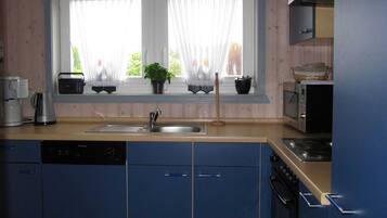 Réfrigérateur, micro-ondes, four, lave-vaisselle