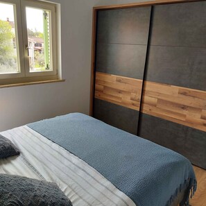 1 室のベッドルーム、WiFi