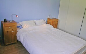 1 bedroom, travel cot, free WiFi