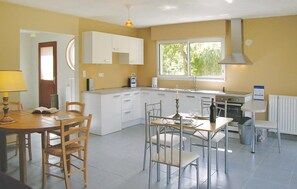 Réfrigérateur, micro-ondes, plaque de cuisson, lave-vaisselle