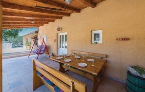 Outdoor dining - Awesome home in Bilice (Bilice)