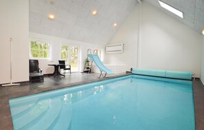 Indoor pool - Nice home in Blåvand with sauna (Blåvand)