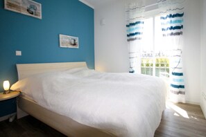 2 soverom, skrivebord, reiseseng for barn og wi-fi