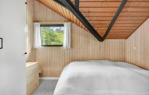 3 bedrooms, travel cot, free WiFi