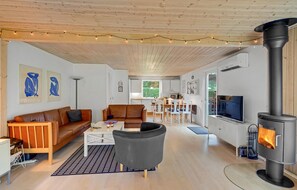 Tv, pejs, dvd-afspiller, stereoanlæg