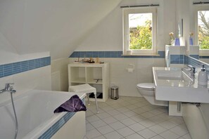 Een douche, handdoeken