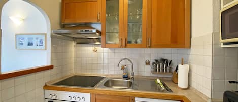 Réfrigérateur, micro-ondes, four, lave-vaisselle