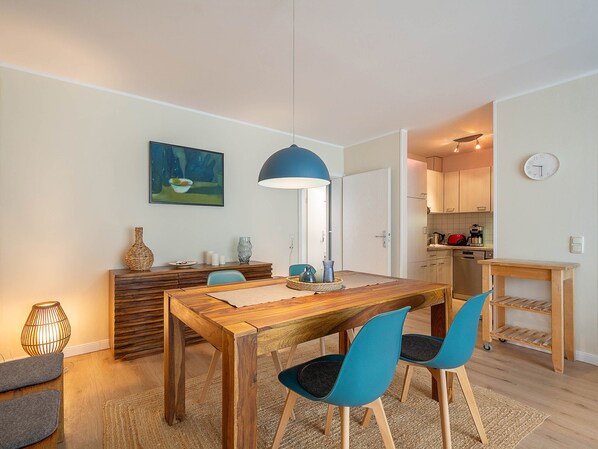 Unclassified image, 1 of 33, button