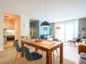 Unclassified image, 5 of 33, button